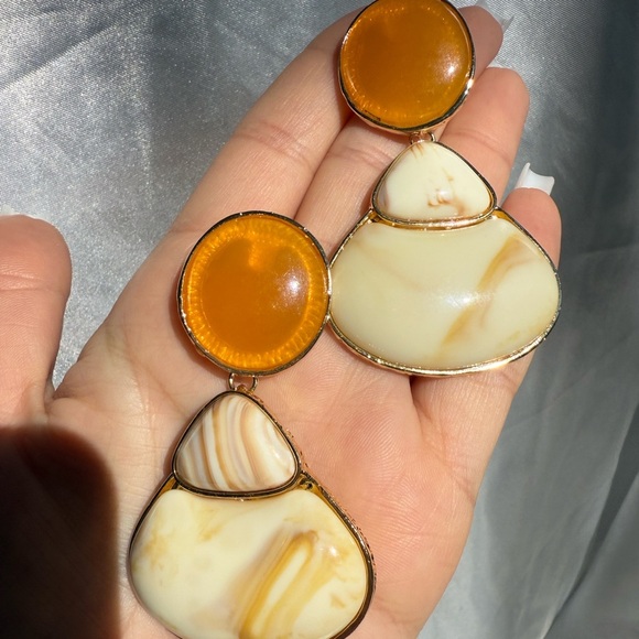 New! Collection Zara Gold and Cream Statement Earrings - Picture 5 of 10